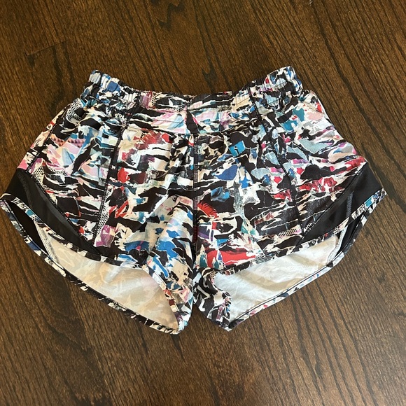 Lululemon hotty hot shorts size 4 - Picture 1 of 4